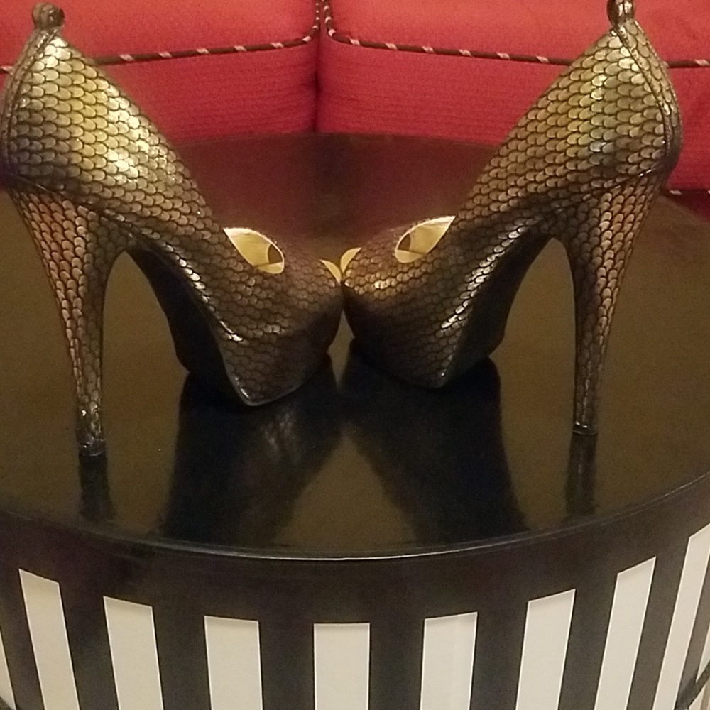 Pumps - Picture 3 of 4